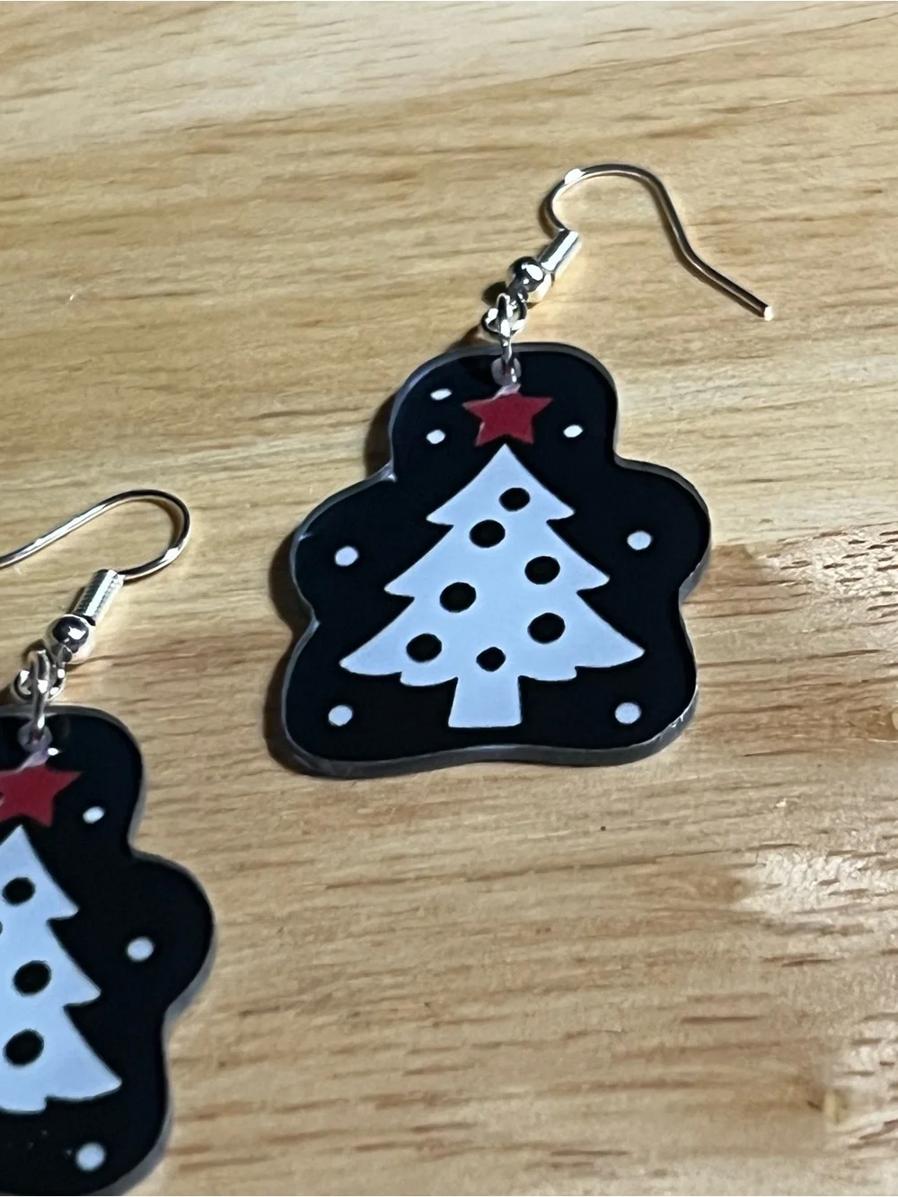 Black Christmas Tree Dangle Earrings - Unbranded E150